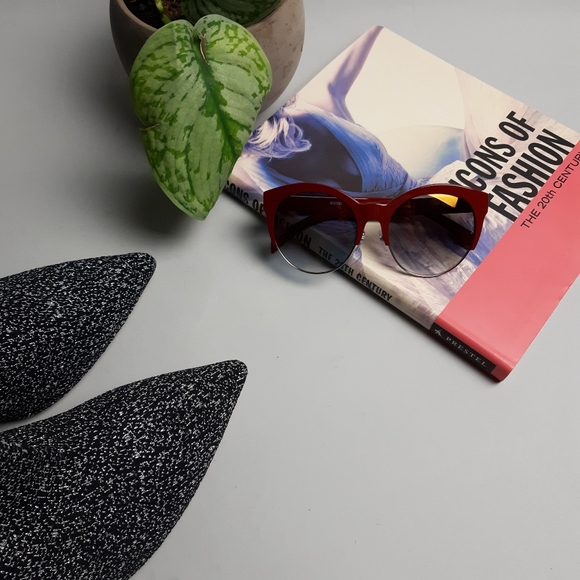 Moschino Red frame sunglasses NWT - Picture 7 of 10